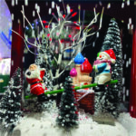 Poste natalino preto papai noel e boneco de neve na gangorra 1,24mt bivolt (22905) (Natal) Novo